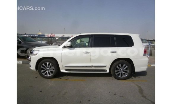 Nunua Imported Toyota Land Cruiser White Gari ndani ya Import - Dubai nchini Hhohho Nunua Imported Toyota Land Cruiser White Gari ndani ya Import - Dubai nchini Hhohho