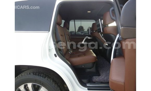 Nunua Imported Toyota Land Cruiser White Gari ndani ya Import - Dubai nchini Hhohho Nunua Imported Toyota Land Cruiser White Gari ndani ya Import - Dubai nchini Hhohho
