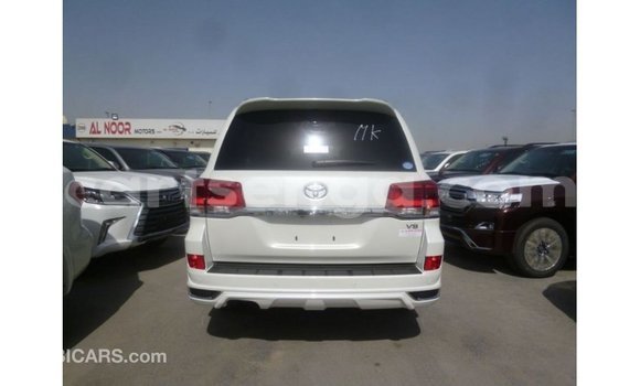 Buy Import Toyota Land Cruiser White Car in Import - Dubai in Hhohho Buy Import Toyota Land Cruiser White Car in Import - Dubai in Hhohho