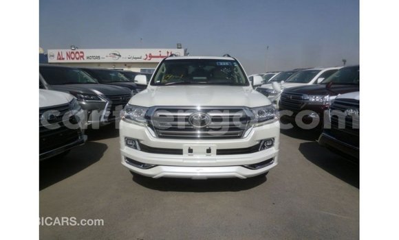 Buy Import Toyota Land Cruiser White Car in Import - Dubai in Hhohho Buy Import Toyota Land Cruiser White Car in Import - Dubai in Hhohho