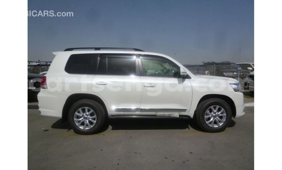 Buy Import Toyota Land Cruiser White Car in Import - Dubai in Hhohho Buy Import Toyota Land Cruiser White Car in Import - Dubai in Hhohho