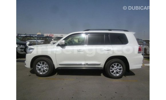 Buy Import Toyota Land Cruiser White Car in Import - Dubai in Hhohho Buy Import Toyota Land Cruiser White Car in Import - Dubai in Hhohho