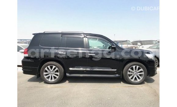 Nunua Imported Toyota Land Cruiser Black Gari ndani ya Import - Dubai nchini Hhohho Nunua Imported Toyota Land Cruiser Black Gari ndani ya Import - Dubai nchini Hhohho