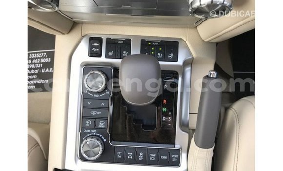 Nunua Imported Toyota Land Cruiser Black Gari ndani ya Import - Dubai nchini Hhohho Nunua Imported Toyota Land Cruiser Black Gari ndani ya Import - Dubai nchini Hhohho