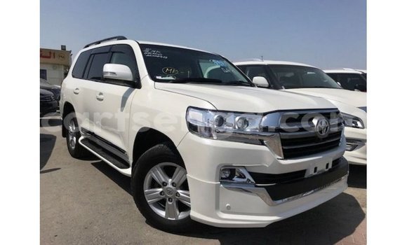 Acheter Import Voiture Toyota Land Cruiser Blanc à Import - Dubai, Hhohho Acheter Import Voiture Toyota Land Cruiser Blanc à Import - Dubai, Hhohho