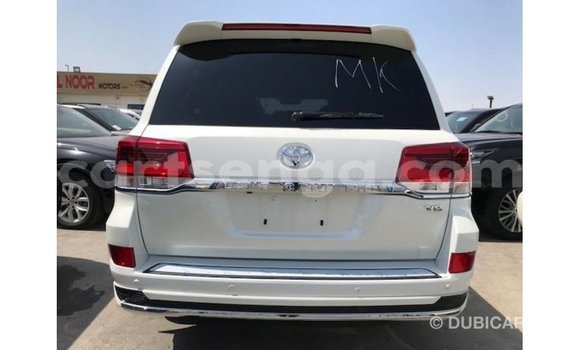 Acheter Import Voiture Toyota Land Cruiser Blanc à Import - Dubai, Hhohho Acheter Import Voiture Toyota Land Cruiser Blanc à Import - Dubai, Hhohho