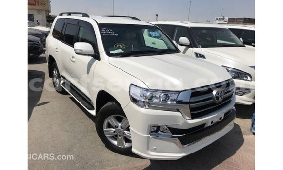 Acheter Import Voiture Toyota Land Cruiser Blanc à Import - Dubai, Hhohho Acheter Import Voiture Toyota Land Cruiser Blanc à Import - Dubai, Hhohho
