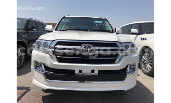 Acheter Import Voiture Toyota Land Cruiser Blanc à Import - Dubai, Hhohho Acheter Import Voiture Toyota Land Cruiser Blanc à Import - Dubai, Hhohho