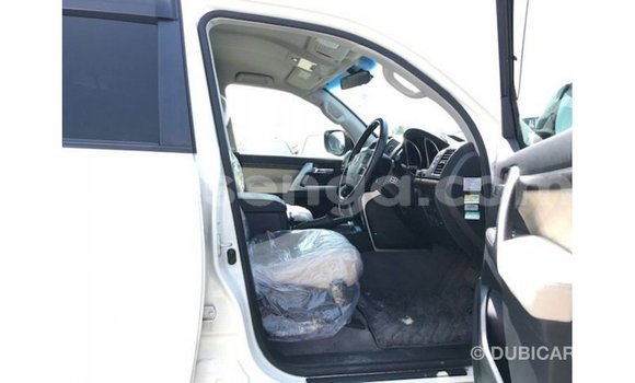 Acheter Import Voiture Toyota Land Cruiser Blanc à Import - Dubai, Hhohho Acheter Import Voiture Toyota Land Cruiser Blanc à Import - Dubai, Hhohho