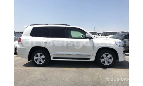 Acheter Import Voiture Toyota Land Cruiser Blanc à Import - Dubai, Hhohho Acheter Import Voiture Toyota Land Cruiser Blanc à Import - Dubai, Hhohho