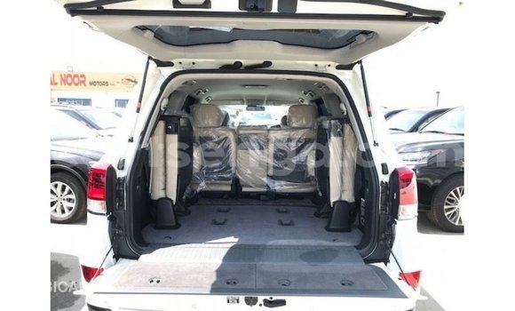 Acheter Import Voiture Toyota Land Cruiser Blanc à Import - Dubai, Hhohho Acheter Import Voiture Toyota Land Cruiser Blanc à Import - Dubai, Hhohho