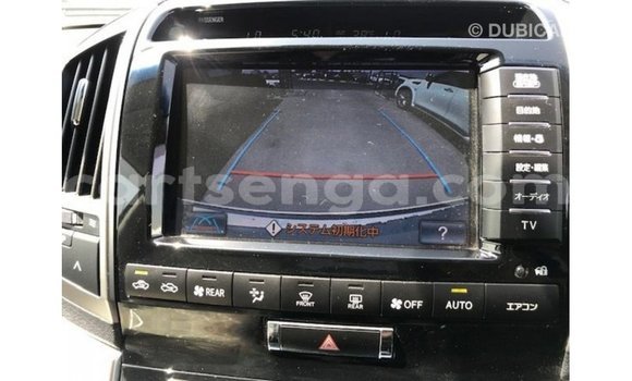 Acheter Import Voiture Toyota Land Cruiser Blanc à Import - Dubai, Hhohho Acheter Import Voiture Toyota Land Cruiser Blanc à Import - Dubai, Hhohho