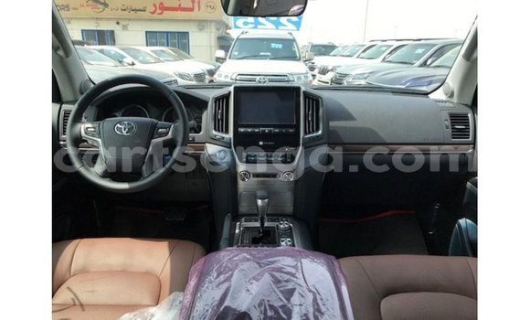 Nunua Imported Toyota Land Cruiser Black Gari ndani ya Import - Dubai nchini Hhohho Nunua Imported Toyota Land Cruiser Black Gari ndani ya Import - Dubai nchini Hhohho