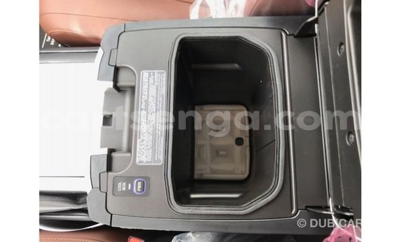 Nunua Imported Toyota Land Cruiser Black Gari ndani ya Import - Dubai nchini Hhohho Nunua Imported Toyota Land Cruiser Black Gari ndani ya Import - Dubai nchini Hhohho