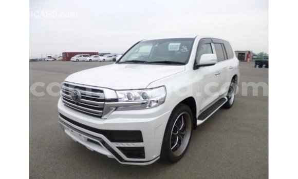 Nunua Imported Toyota Land Cruiser White Gari ndani ya Import - Dubai nchini Hhohho Nunua Imported Toyota Land Cruiser White Gari ndani ya Import - Dubai nchini Hhohho