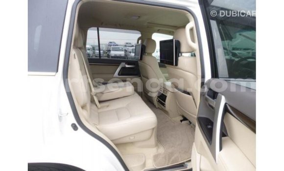 Nunua Imported Toyota Land Cruiser White Gari ndani ya Import - Dubai nchini Hhohho Nunua Imported Toyota Land Cruiser White Gari ndani ya Import - Dubai nchini Hhohho