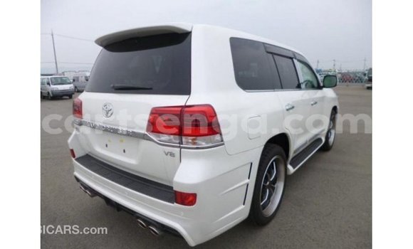Nunua Imported Toyota Land Cruiser White Gari ndani ya Import - Dubai nchini Hhohho Nunua Imported Toyota Land Cruiser White Gari ndani ya Import - Dubai nchini Hhohho