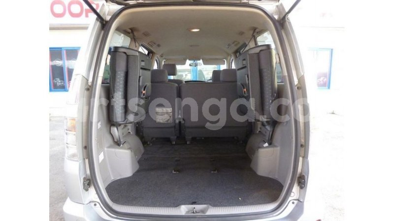 Big with watermark toyota voxy hhohho import dubai 15217