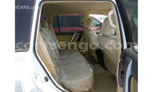 Acheter Import Voiture Toyota Prado Blanc à Import - Dubai, Hhohho Acheter Import Voiture Toyota Prado Blanc à Import - Dubai, Hhohho