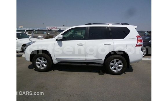 Acheter Import Voiture Toyota Prado Blanc à Import - Dubai, Hhohho Acheter Import Voiture Toyota Prado Blanc à Import - Dubai, Hhohho