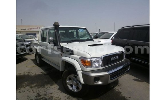 Acheter Import Voiture Toyota Land Cruiser Blanc à Import - Dubai, Hhohho Acheter Import Voiture Toyota Land Cruiser Blanc à Import - Dubai, Hhohho