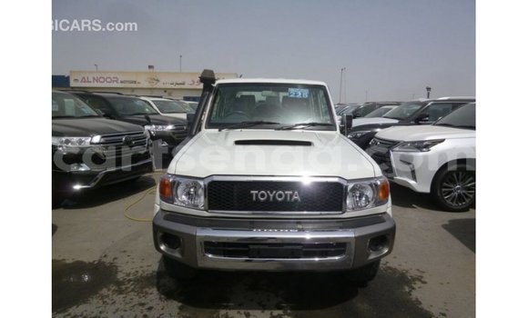 Acheter Import Voiture Toyota Land Cruiser Blanc à Import - Dubai, Hhohho Acheter Import Voiture Toyota Land Cruiser Blanc à Import - Dubai, Hhohho