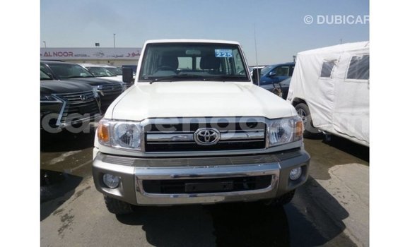 Nunua Imported Toyota Land Cruiser White Gari ndani ya Import - Dubai nchini Hhohho Nunua Imported Toyota Land Cruiser White Gari ndani ya Import - Dubai nchini Hhohho