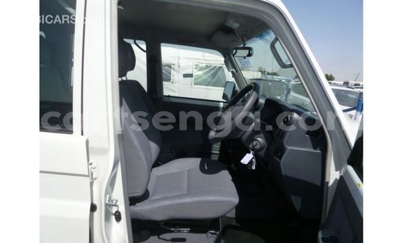 Nunua Imported Toyota Land Cruiser White Gari ndani ya Import - Dubai nchini Hhohho Nunua Imported Toyota Land Cruiser White Gari ndani ya Import - Dubai nchini Hhohho