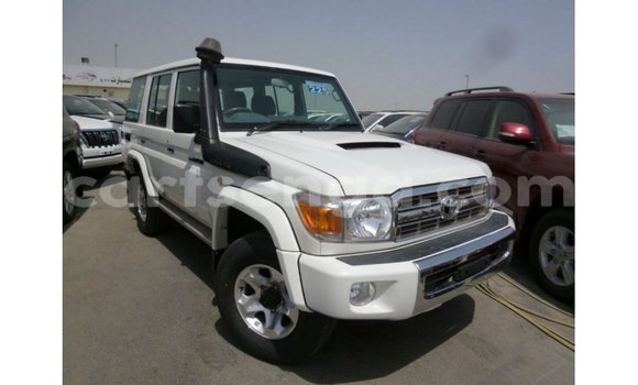 Acheter Import Voiture Toyota Land Cruiser Blanc à Import - Dubai, Hhohho Acheter Import Voiture Toyota Land Cruiser Blanc à Import - Dubai, Hhohho