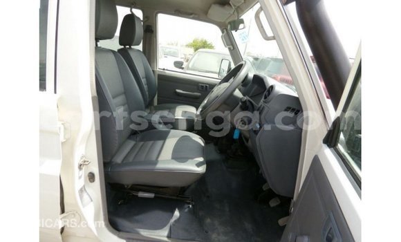 Acheter Import Voiture Toyota Land Cruiser Blanc à Import - Dubai, Hhohho Acheter Import Voiture Toyota Land Cruiser Blanc à Import - Dubai, Hhohho