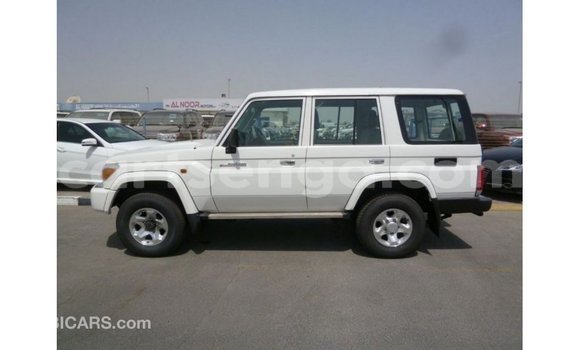 Acheter Import Voiture Toyota Land Cruiser Blanc à Import - Dubai, Hhohho Acheter Import Voiture Toyota Land Cruiser Blanc à Import - Dubai, Hhohho