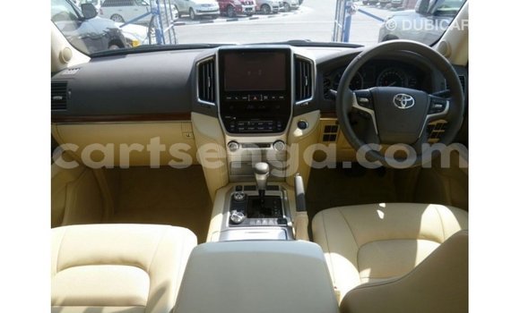 Acheter Import Voiture Toyota Land Cruiser Blanc à Import - Dubai, Hhohho Acheter Import Voiture Toyota Land Cruiser Blanc à Import - Dubai, Hhohho