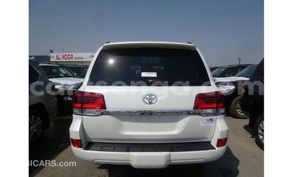 Acheter Import Voiture Toyota Land Cruiser Blanc à Import - Dubai, Hhohho Acheter Import Voiture Toyota Land Cruiser Blanc à Import - Dubai, Hhohho