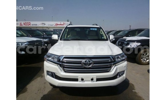 Acheter Import Voiture Toyota Land Cruiser Blanc à Import - Dubai, Hhohho Acheter Import Voiture Toyota Land Cruiser Blanc à Import - Dubai, Hhohho