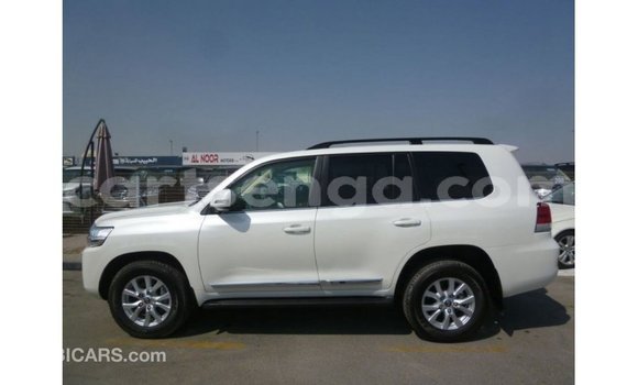 Acheter Import Voiture Toyota Land Cruiser Blanc à Import - Dubai, Hhohho Acheter Import Voiture Toyota Land Cruiser Blanc à Import - Dubai, Hhohho