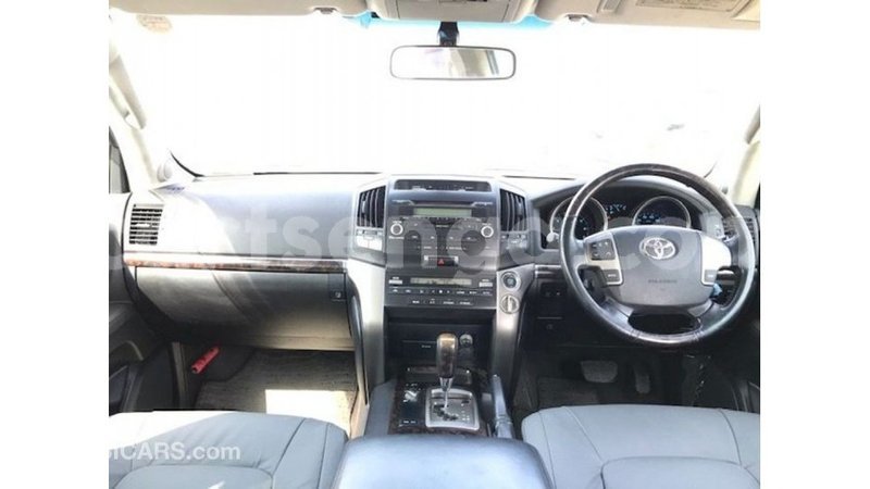 Big with watermark toyota land cruiser hhohho import dubai 15281