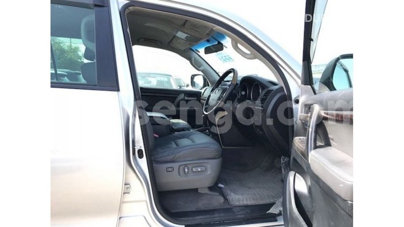 Big with watermark toyota land cruiser hhohho import dubai 15281
