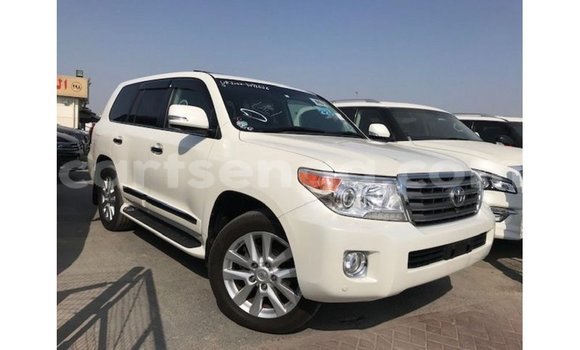 Nunua Imported Toyota Land Cruiser White Gari ndani ya Import - Dubai nchini Hhohho Nunua Imported Toyota Land Cruiser White Gari ndani ya Import - Dubai nchini Hhohho