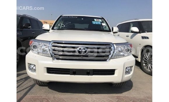 Nunua Imported Toyota Land Cruiser White Gari ndani ya Import - Dubai nchini Hhohho Nunua Imported Toyota Land Cruiser White Gari ndani ya Import - Dubai nchini Hhohho