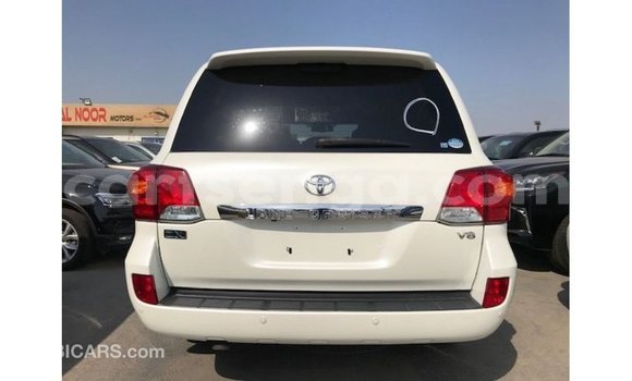 Nunua Imported Toyota Land Cruiser White Gari ndani ya Import - Dubai nchini Hhohho Nunua Imported Toyota Land Cruiser White Gari ndani ya Import - Dubai nchini Hhohho