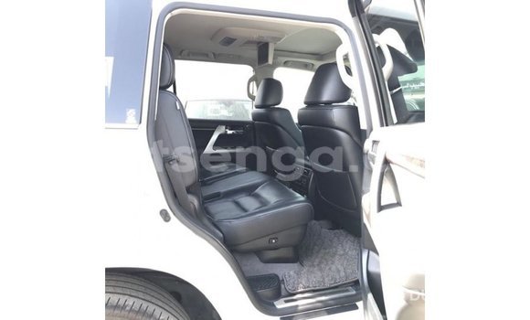 Nunua Imported Toyota Land Cruiser White Gari ndani ya Import - Dubai nchini Hhohho Nunua Imported Toyota Land Cruiser White Gari ndani ya Import - Dubai nchini Hhohho