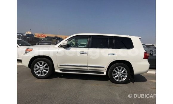 Nunua Imported Toyota Land Cruiser White Gari ndani ya Import - Dubai nchini Hhohho Nunua Imported Toyota Land Cruiser White Gari ndani ya Import - Dubai nchini Hhohho
