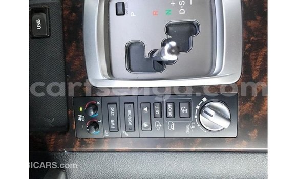 Nunua Imported Toyota Land Cruiser White Gari ndani ya Import - Dubai nchini Hhohho Nunua Imported Toyota Land Cruiser White Gari ndani ya Import - Dubai nchini Hhohho