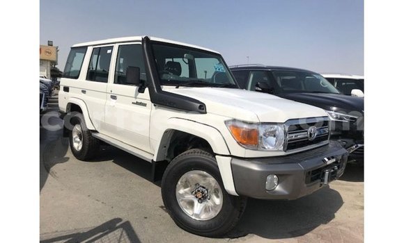 Nunua Imported Toyota Land Cruiser White Gari ndani ya Import - Dubai nchini Hhohho Nunua Imported Toyota Land Cruiser White Gari ndani ya Import - Dubai nchini Hhohho