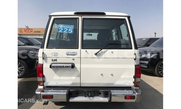 Nunua Imported Toyota Land Cruiser White Gari ndani ya Import - Dubai nchini Hhohho Nunua Imported Toyota Land Cruiser White Gari ndani ya Import - Dubai nchini Hhohho