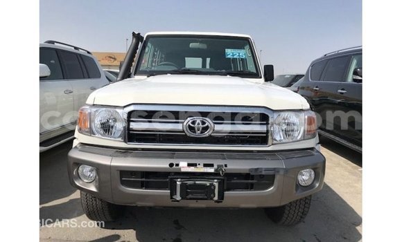 Nunua Imported Toyota Land Cruiser White Gari ndani ya Import - Dubai nchini Hhohho Nunua Imported Toyota Land Cruiser White Gari ndani ya Import - Dubai nchini Hhohho