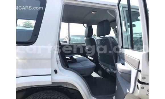 Nunua Imported Toyota Land Cruiser White Gari ndani ya Import - Dubai nchini Hhohho Nunua Imported Toyota Land Cruiser White Gari ndani ya Import - Dubai nchini Hhohho