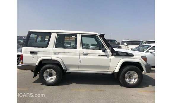 Nunua Imported Toyota Land Cruiser White Gari ndani ya Import - Dubai nchini Hhohho Nunua Imported Toyota Land Cruiser White Gari ndani ya Import - Dubai nchini Hhohho