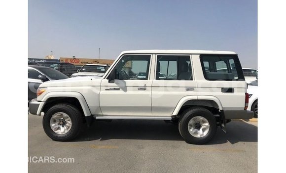 Nunua Imported Toyota Land Cruiser White Gari ndani ya Import - Dubai nchini Hhohho Nunua Imported Toyota Land Cruiser White Gari ndani ya Import - Dubai nchini Hhohho