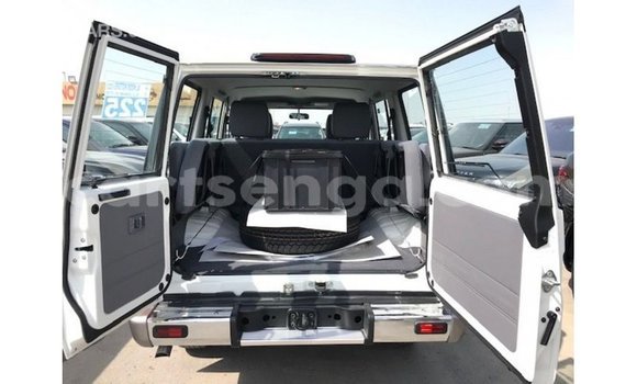 Nunua Imported Toyota Land Cruiser White Gari ndani ya Import - Dubai nchini Hhohho Nunua Imported Toyota Land Cruiser White Gari ndani ya Import - Dubai nchini Hhohho